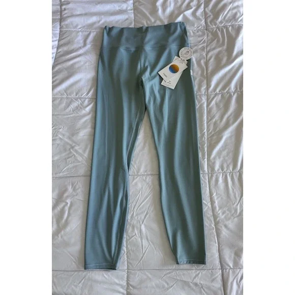 New Vuori AllTheForm Legging Size Medium Sea Spray Blue Stretchy Workout NWT - Picture 1 of 10